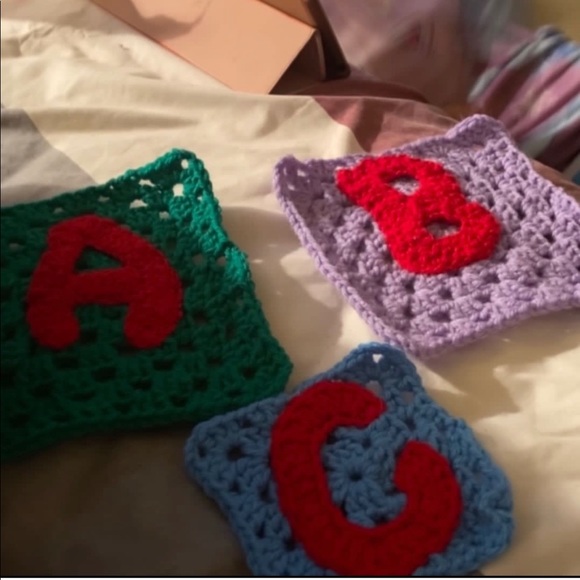 Letter name on blanket - Picture 3 of 6